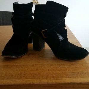 Black Zara heeled ankle boots